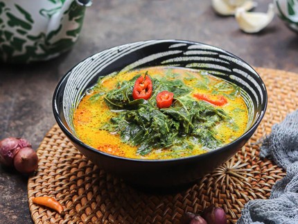 3 resep sayur daun singkong santan sederhana yang enak dan ekonomis