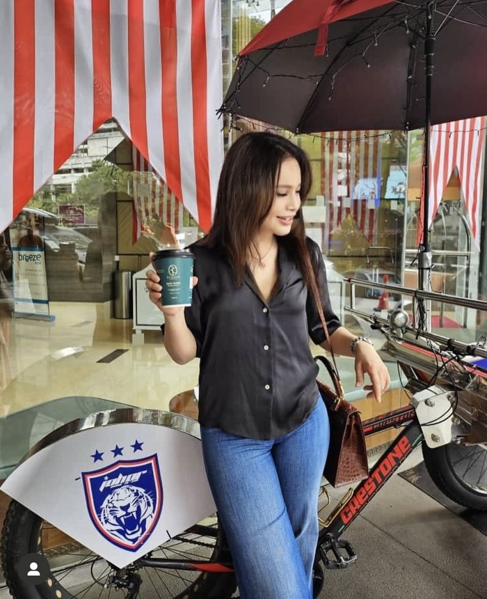begini-potret-seru-rossa-saat-makan-di-london-hingga-paris-1744984636059