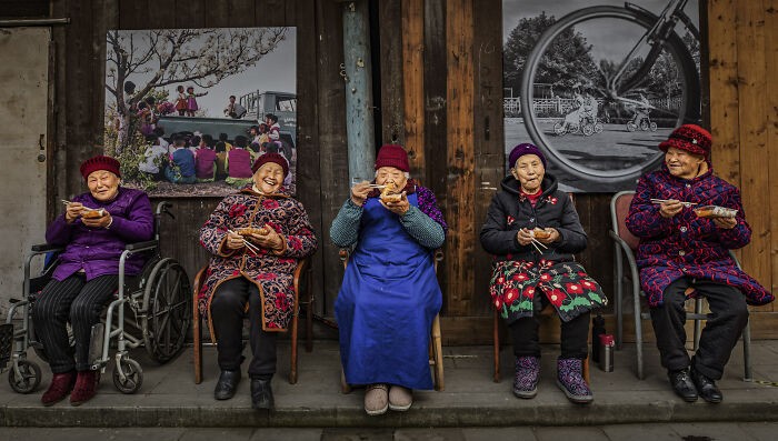 1749013868158-10-foto-makanan-keren-yang-menangkan-2025-world-photography-awards-1748942600145