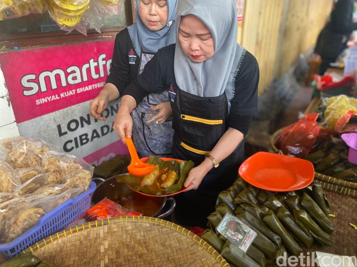 1749014182586-lontong-cibadak-1748755747082