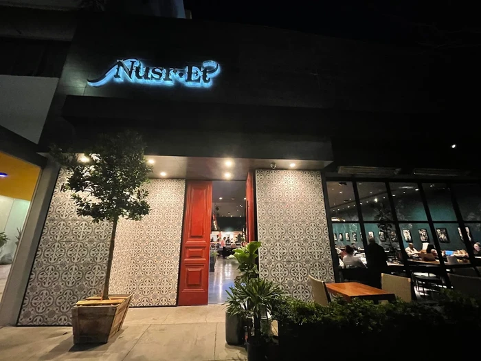 1749446252210-resto-salt-bae-di-beverly-hills-as-tutup-1749441760960