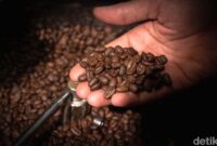 1752988463173-pecinta-kopi-yuk-intip-proses-penyangraian-biji-kopi-8_169