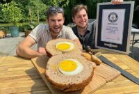 1753182630117-rekor-dunia-scotch-egg-terbesar-1753162946013_169