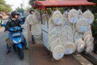 1755344880871-meme-kocak-lomba-makan-kerupuk-yang-bikin-kangen-17-agustusan-6