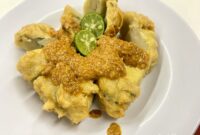 1755365851944-ngemil-dua-batagor-bandung-legendaris-di-jalan-burangrang-2