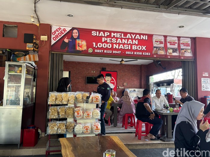 1755928263525-puas-kenyang-makan-soto-betawi-legendaris-di-jaksel-1755856891155