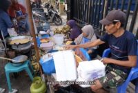 1758131525695-bosan-susah-kuli-ini-kini-jualan-pisang-keju-omzet-rp-7-juta-sehari-1_169