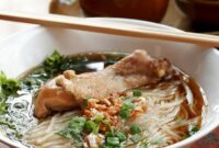 1759086315681-5-mie-paling-nggak-enak-di-china-bau-siput-hingga-pakai-darah-bebek-1758955899331