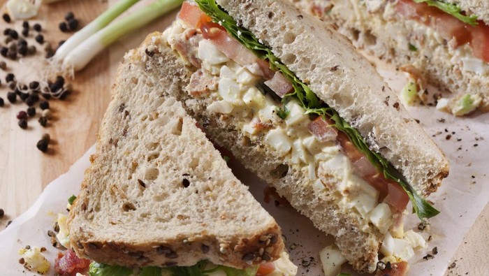 1759385046178-resep-sandwich-salad-telur_169