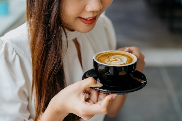 1759385165498-benarkah-minum-kopi-sebelum-sarapan-picu-maag-1752808844268