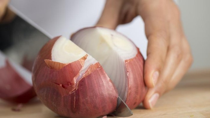 1759989925718-tips-mengiris-bawang-tanpa-nangis-1759835372356_169