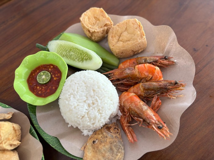 1760010729086-nasi-tempong-1759993123232
