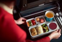 1760442475810-sajikan-makanan-kelas-michelin-maskapai-ini-dinobatkan-sebagai-yang-terbaik-1760347975031