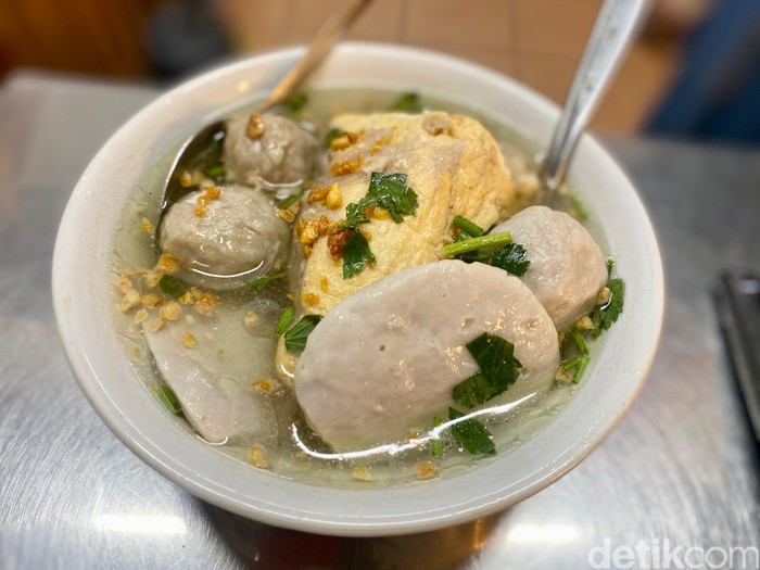 1761479015536-jajan-di-pasar-puri-indah-yuk-ada-nasi-bogana-hingga-bakso-pontianak-halal-1761302310312