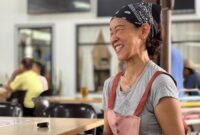 1761500676656-haru-wanita-single-parent-penjual-kwetiau-ini-dapat-laptop-gratis-buat-anaknya-1761370471740_43