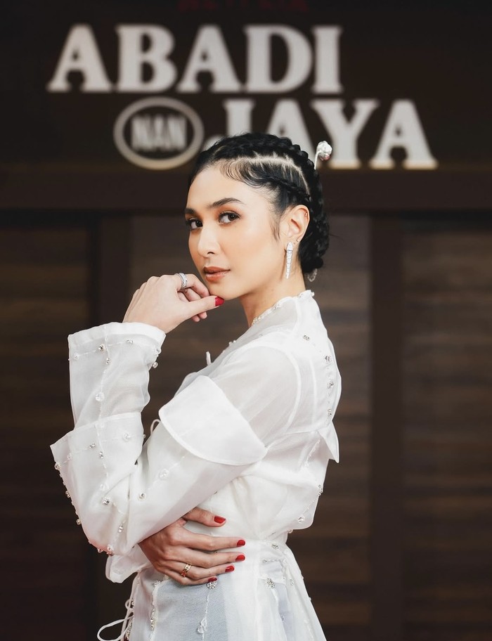 1761587091852-mikha-tambayong-asyik-kulineran-di-taiwan-hingga-ngopi-di-jogja-1761570102217