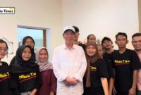 1761652320674-jokowi-cicip-ayam-goreng-mbak-tien-1761623722805