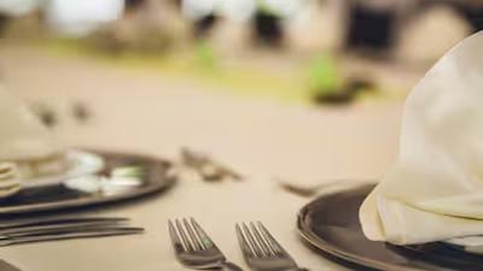 1761825199577-makan-di-restoran-1761811220940