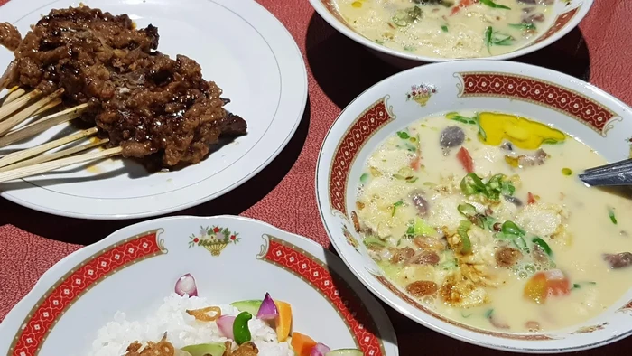 1762062186683-kuliner-enak-di-jalan-kh-mas-mansyur-jakpus-1761891989971