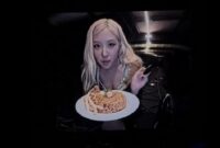1762170840067-rose-blackpink-cicip-berbagai-kuliner-1762145866852_43