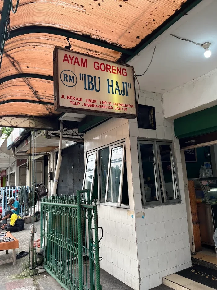 1763293640840-ayam-goreng-tertua-di-jakarta-1763266253466