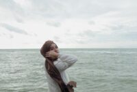 1763401504449-dinda-hauw-rayakan-ultah-ke-29-di-tepi-pantai-pakai-cake-strawberry-1763366935526