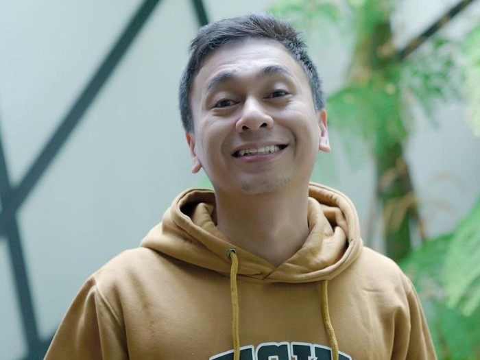 1764241618974-raditya-dika_43