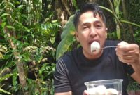 1764263287740-irfan-hakim-puas-makan-nasi-bejeg-hingga-pecak-gurame-saat-kulineran-1764232059577