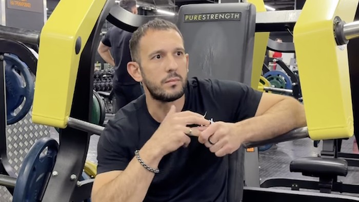 1764587333127-dmitry-pria-yang-makan-10000-kalori-sehari-dan-berakhir-tewas-1764476106755_169