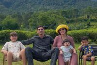 1764608848800-asyiknya-liburan-jedar-ke-puncak-sarapan-di-tengah-kebun-teh-1764582297769_169