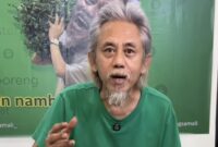 1764781669162-potret-kenangan-epy-kusnandar-saat-semangat-jualan-jukut-goreng-1764760971505_43