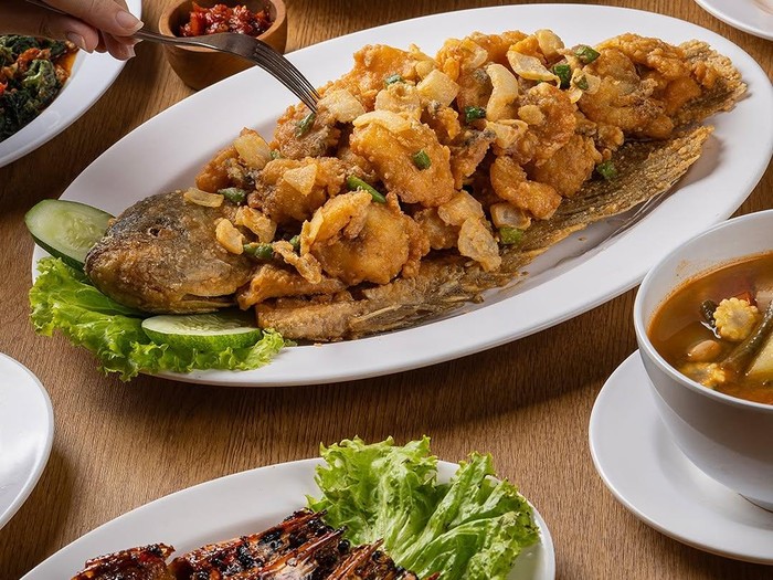 1764933016022-restoran-keluarga-legendaris-di-jakarta-timur-1764833978104_43