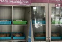1765105696266-viral-dosen-ini-sediakan-lemari-isi-makanan-gratis-untuk-mahasiswa-lapar-1765004086122_169