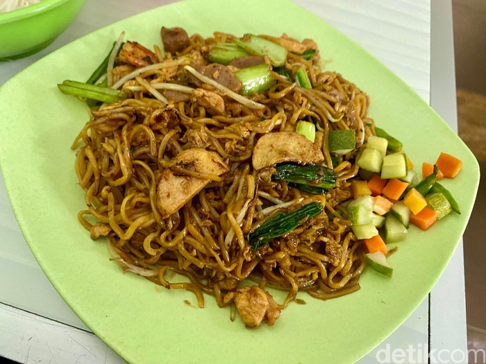 1765256882694-bakmi-bbt-kenikmatan-bakmi-dan-bakso-goreng-gurih-di-matraman-sejak-1978-1753246573004