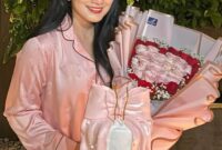 1765299963283-titi-kamal-rayakan-ultah-di-rumah-dapat-banyak-kue-cantik-1765275455702