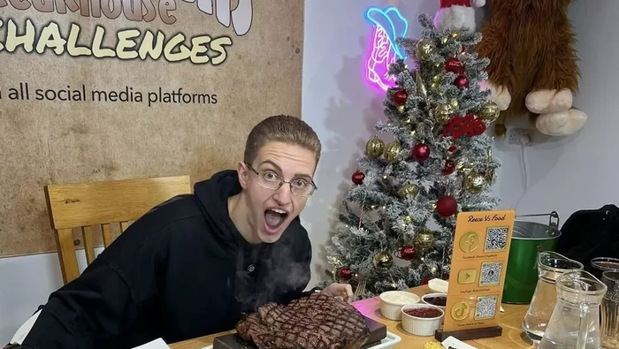 1765386376353-makan-45-kg-menu-dalam-24-jam-pria-ini-akhirnya-ambruk-masuk-rs-1765347732079_169