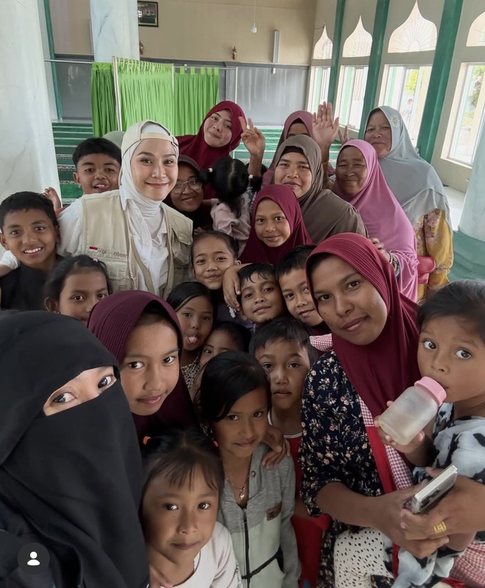 1765559177812-serunya-zaskia-adya-mecca-kulineran-di-bandung-sampai-jepang-1765535687471