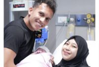 1765645557686-potret-khanza-saat-cafe-hopping-cicip-kopi-dan-dessert-cantik-1765632558732