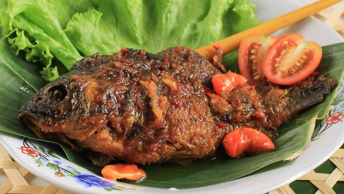 1765775286978-resep-pesmol-ikan-mas_169