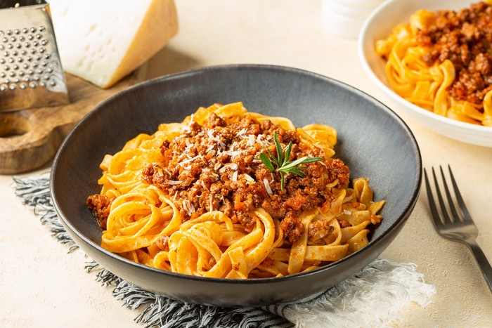 1765796831083-masakan-italia-tagliatelle-al-ragu-1765540832265