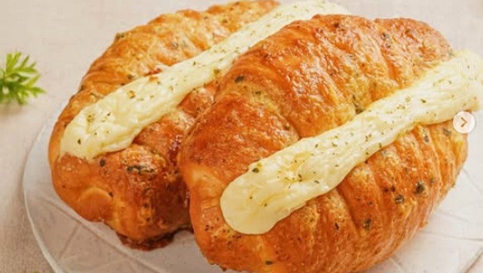 1766142480023-murah-meriah-ini-5-salt-bread-kekinian-yang-enak-di-bandung-1766127939941_169