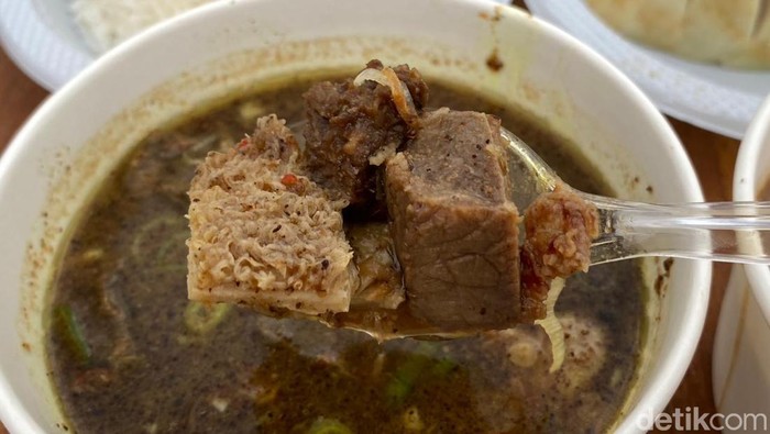 1766250514008-coto-makassar-dan-pallubasa-oma-teny-1766230806465_169