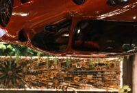 1767092824571-unik-restoran-ini-pajang-ferrari-f430-terbalik-di-atas-meja-makan-1767001022302