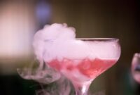 1767092928578-cocktail-yang-disajikan-dengan-nitrogen-1767074253617