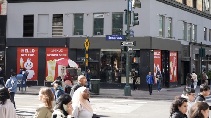 1767632790494-mixue-resmi-buka-di-kawasan-elite-new-york-begini-suasana-dan-menunya-1767621594118