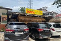 1768021665879-kalap-makan-nasi-rames-puluhan-lauk-di-warung-sunda-prasmanan-1767955833466