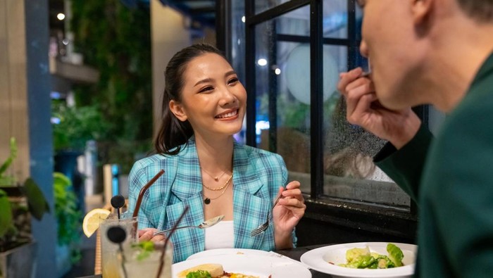 1768216029368-pasangan-makan-bersama-1768194611705_169