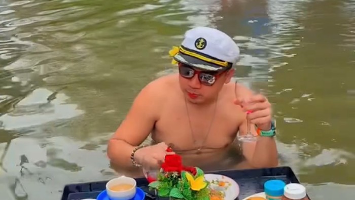 1769339300196-floating-breakfast-di-momen-banjir-1769321229163_169